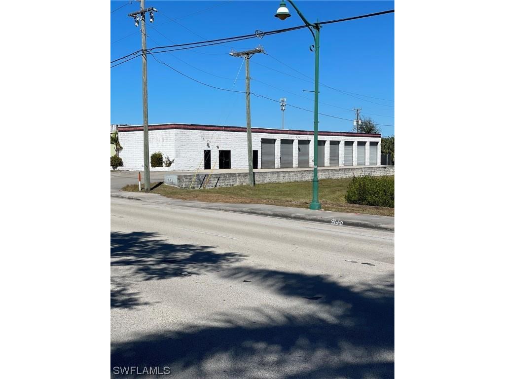 2455 Tamiami Trail E Naples FL 34112 222008717 image1