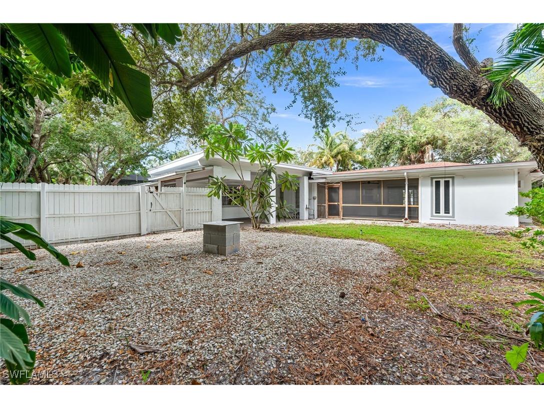 2472 Harbor Road Naples FL 34104 224086463 image1