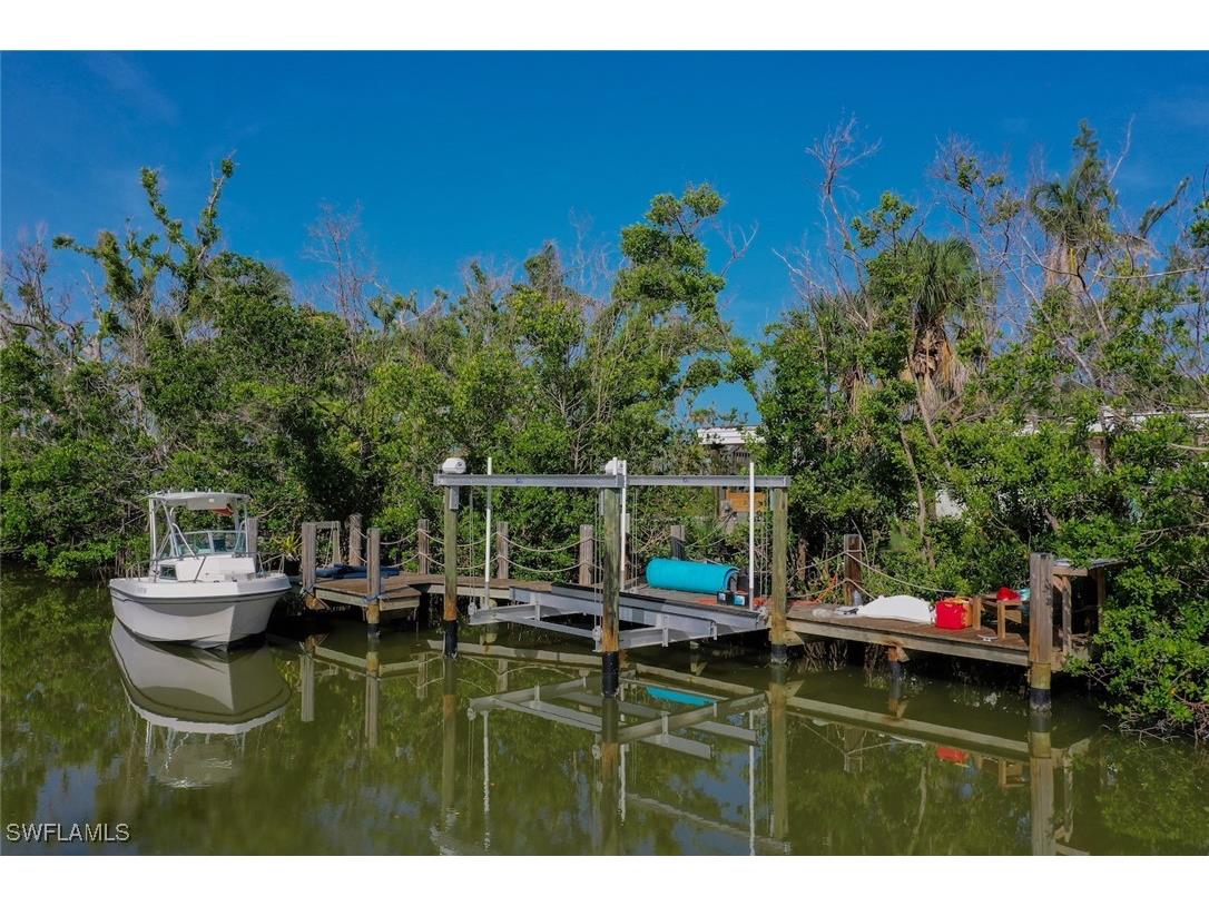 2490 Coconut Drive Sanibel FL 33957 224068812 image11