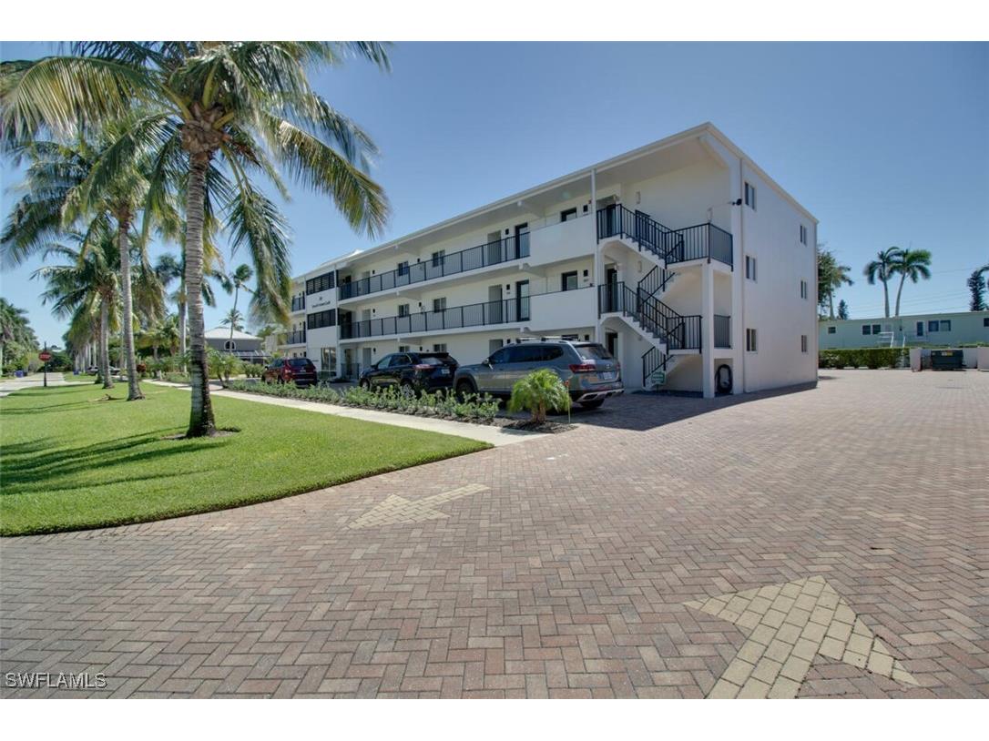 250 7th Avenue S #305 Naples FL 34102 225050104 image19