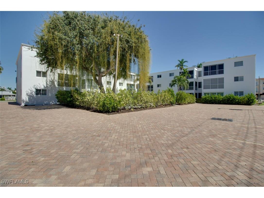 250 7th Avenue S #305 Naples FL 34102 225050104 image20