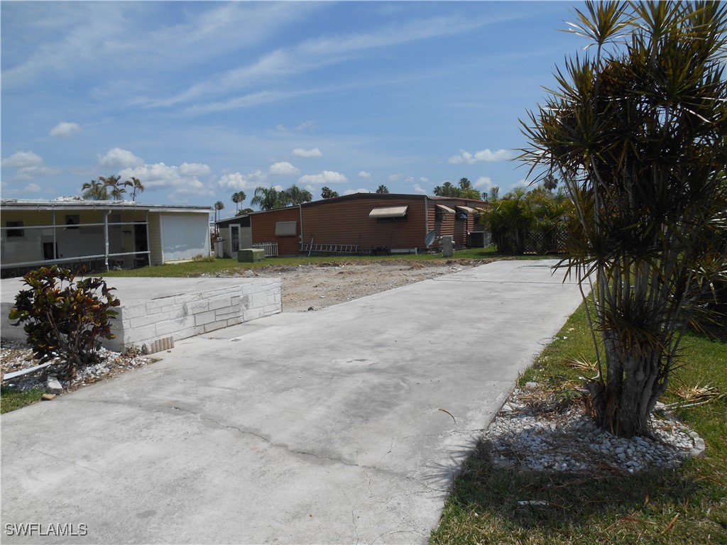 253 Hamlin Drive Fort Myers FL 33905 224064045 image1