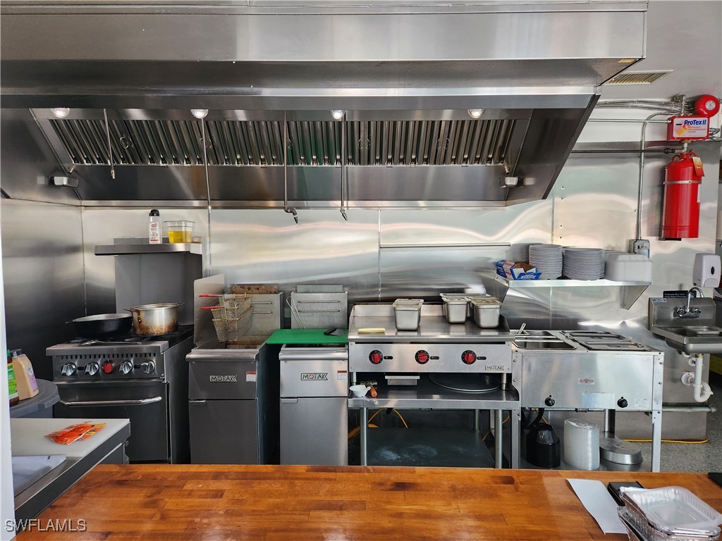 2847 Cleveland Avenue Fort Myers FL 33901 224089528 image16