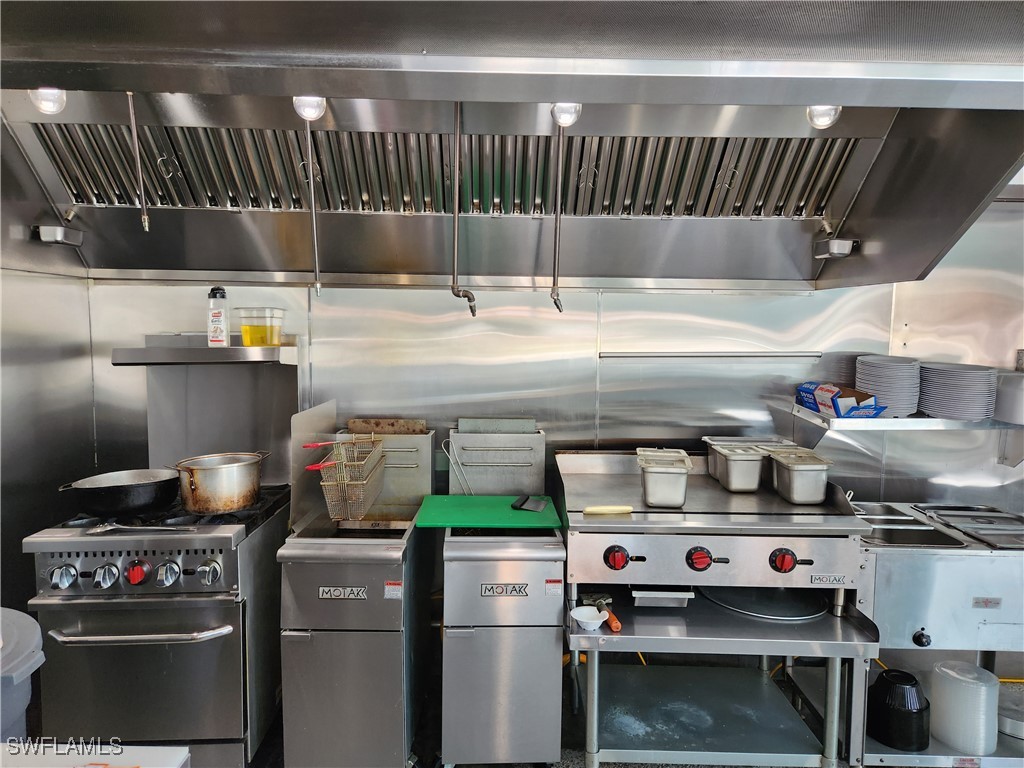 2847 Cleveland Avenue Fort Myers FL 33901 224089528 image19