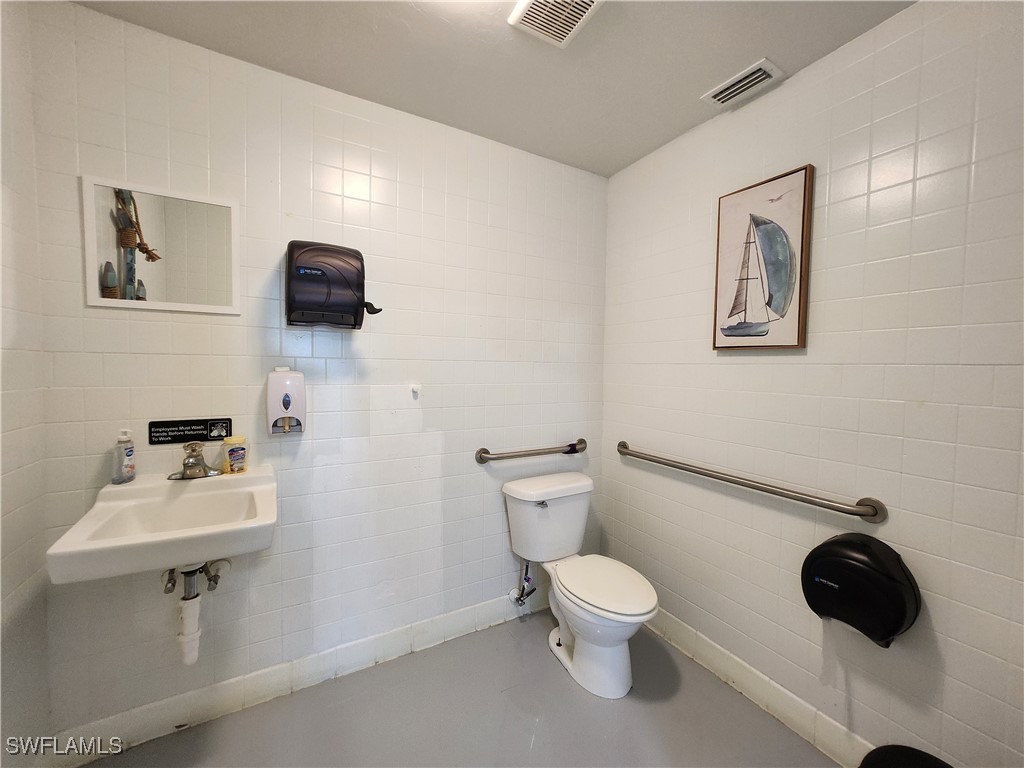 2847 Cleveland Avenue Fort Myers FL 33901 224089528 image34