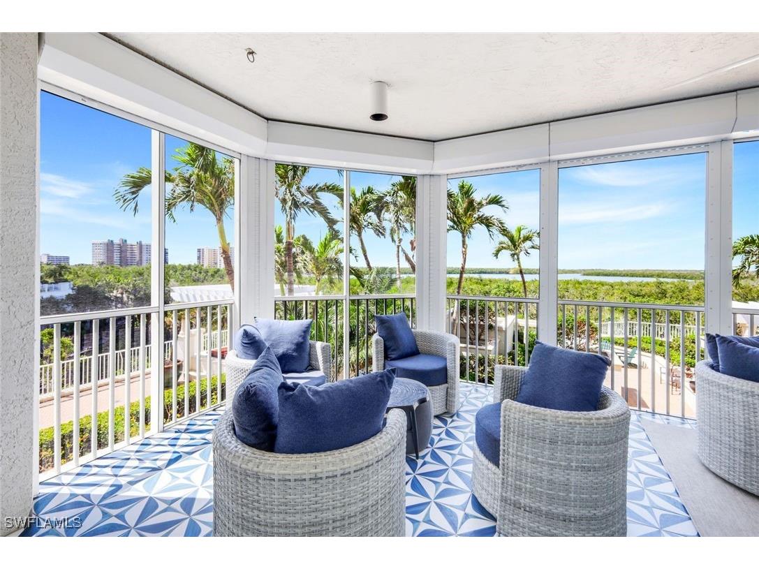 285 Grande Way #402 Naples FL 34110 225027299 image1