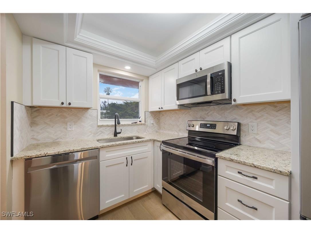 300 Forest Lakes Boulevard #210 Naples FL 34105 225010787 image1