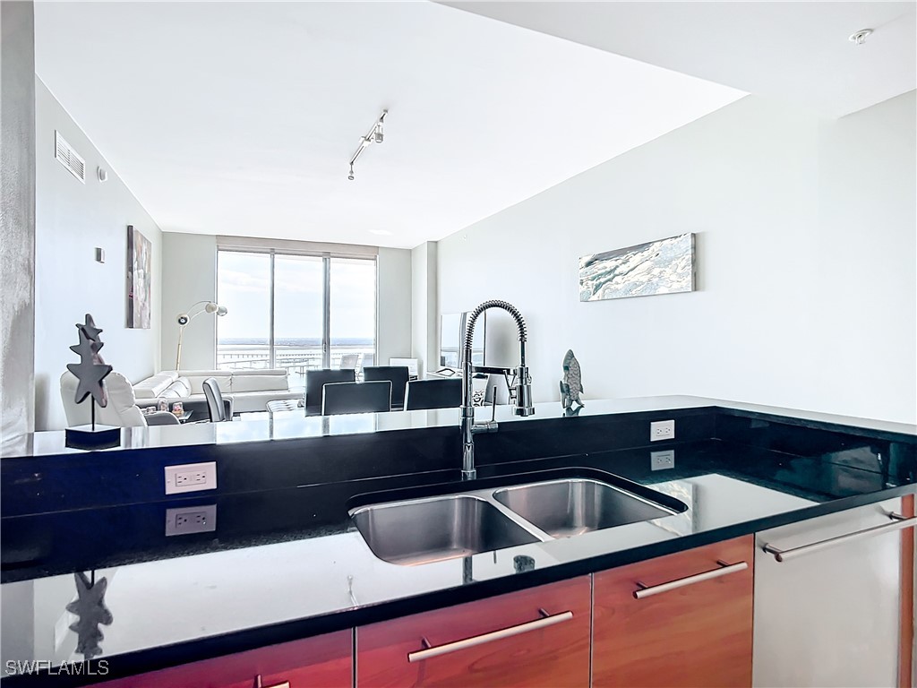 3000 Oasis Grand Boulevard Fort Myers FL 33916 225041306 image6