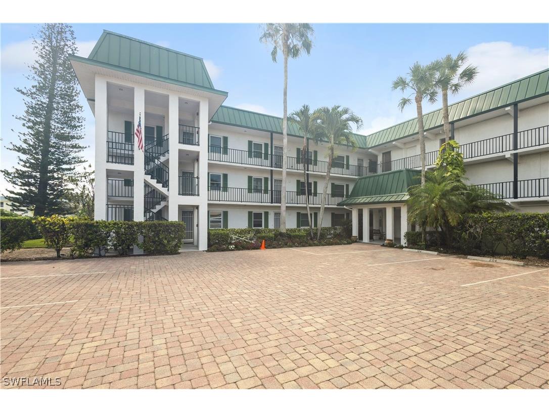 3030 Binnacle Drive #204 Naples FL 34103 224044760 image1