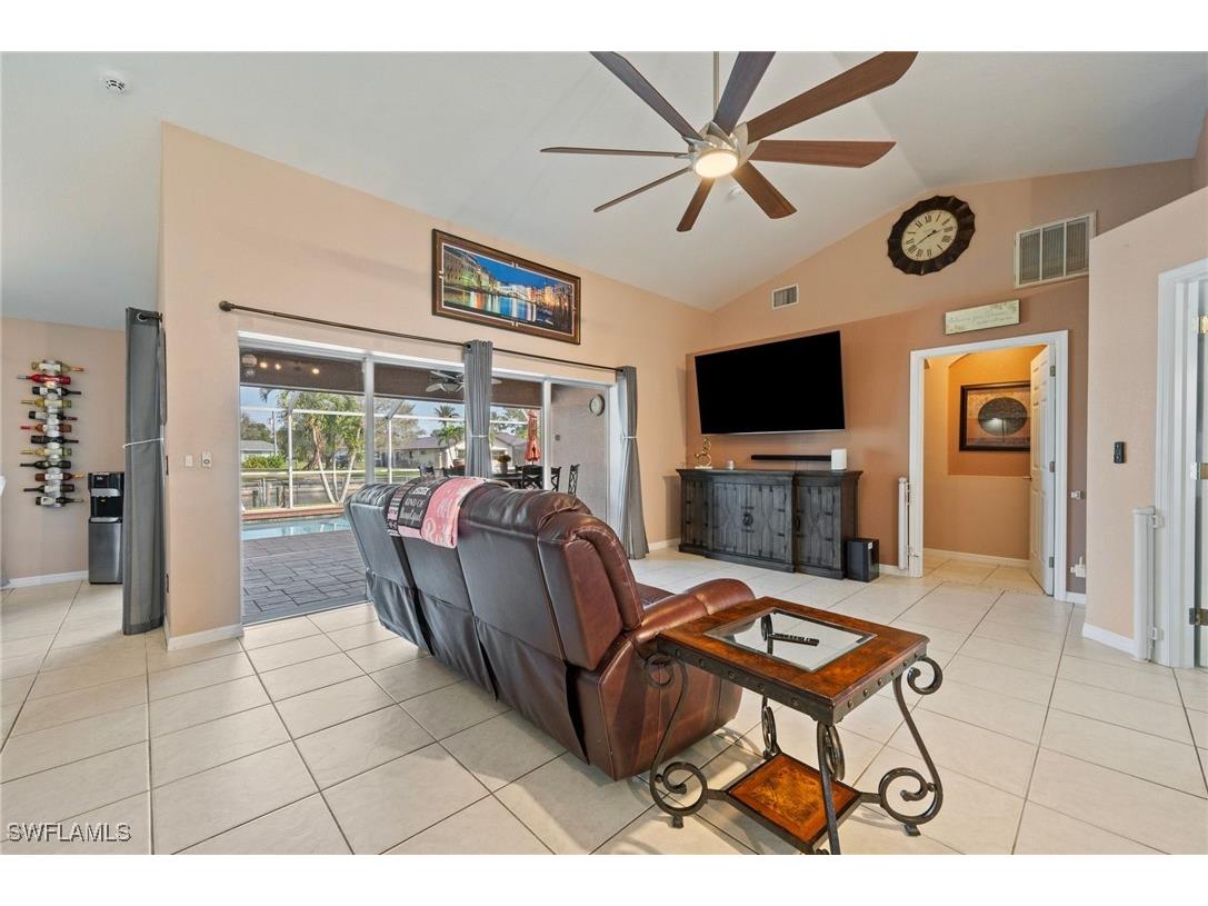 313 SE 21st Lane Cape Coral FL 33990 225019582 image9