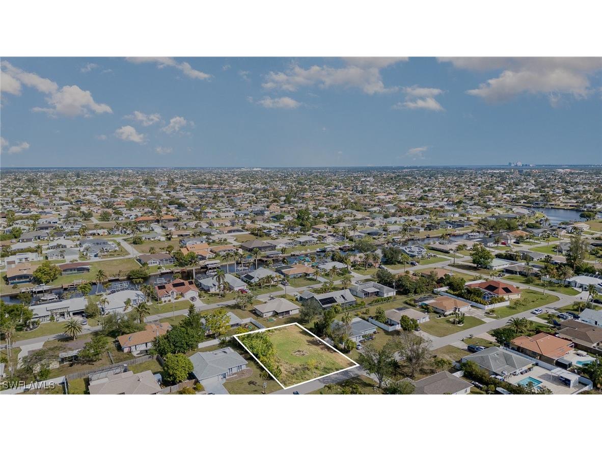 317 SE 32nd Terrace Cape Coral FL 33904 225010022 image1