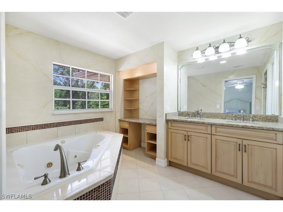 3180 Safe Harbor Drive Naples FL 34117 224047328 image17