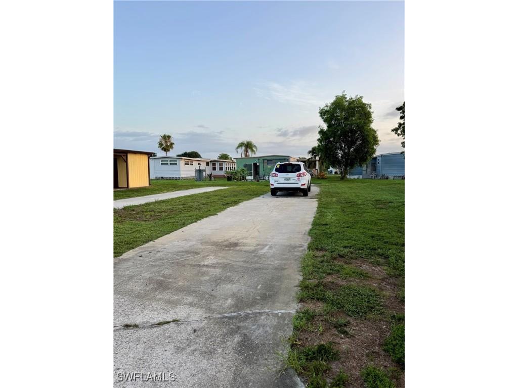 33 Poinsettia Drive Fort Myers FL 33905 225054041 image1