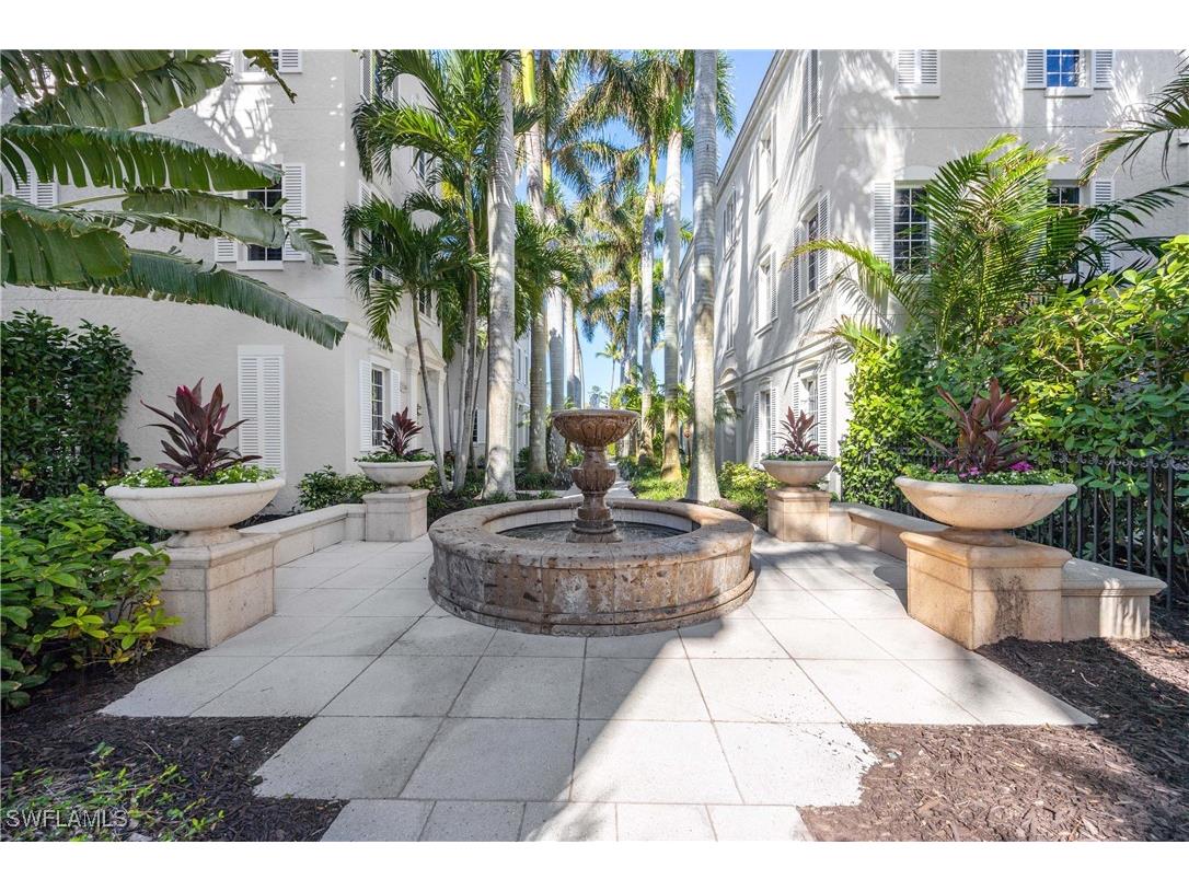 334 8th Avenue S #7 Naples FL 34102 224099533 image3