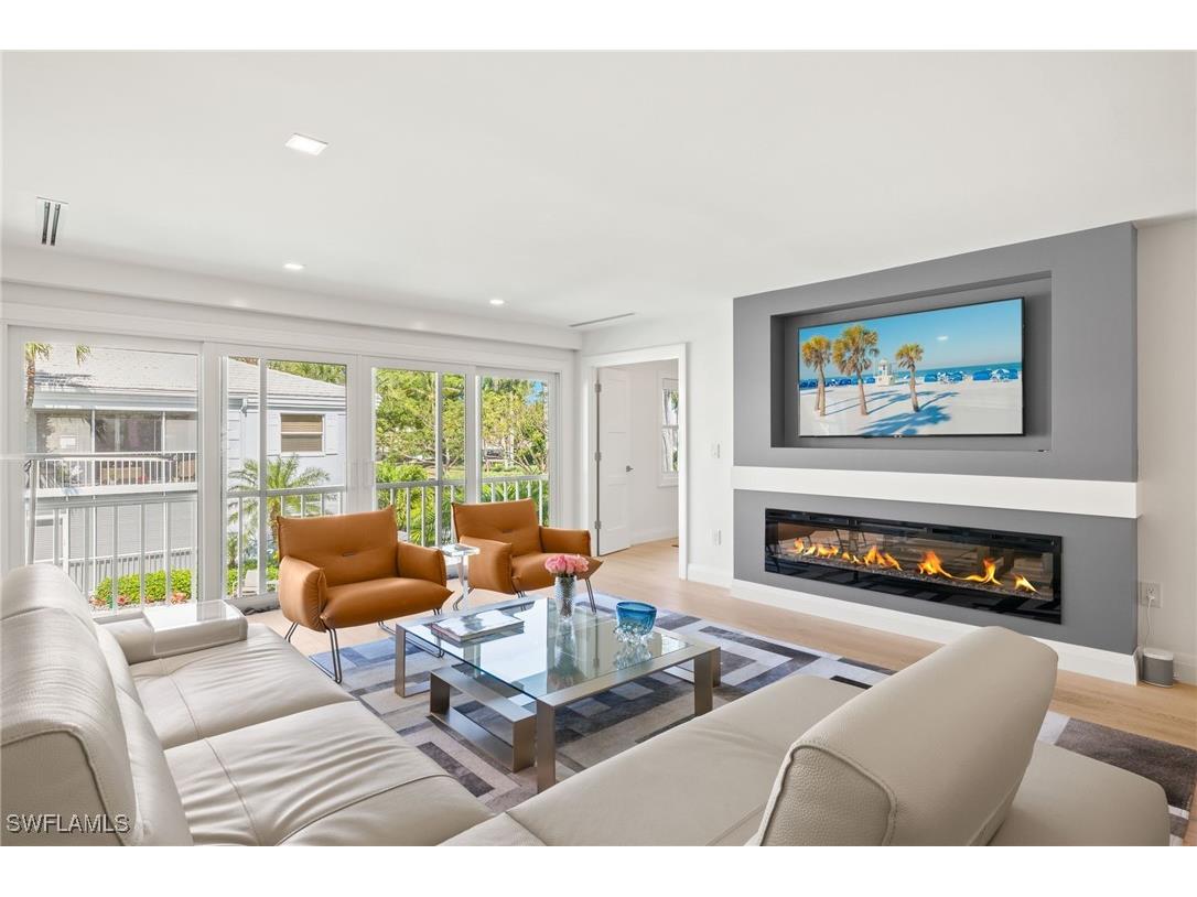 360 10th Avenue S #B200 Naples FL 34102 225043030 image1