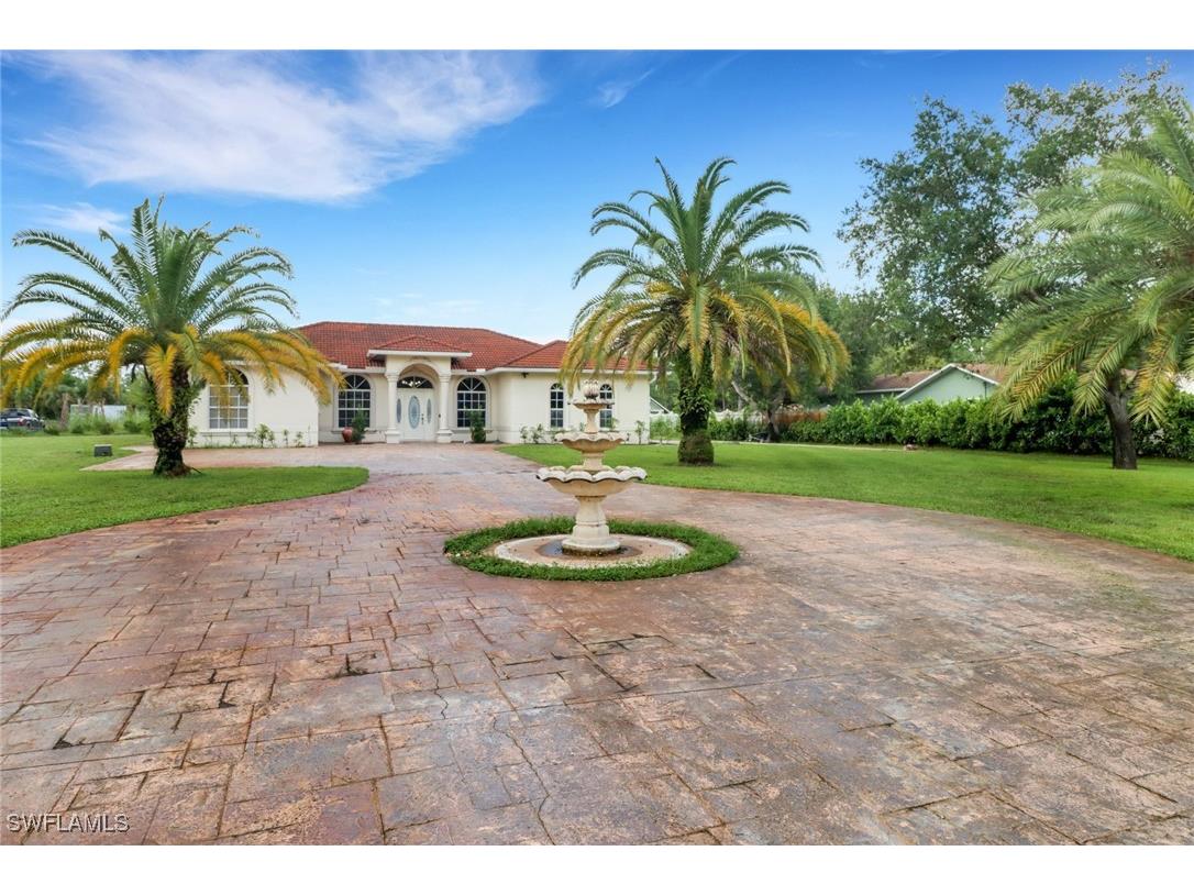 3711 4th Avenue SE Naples FL 34117 224066032 image1