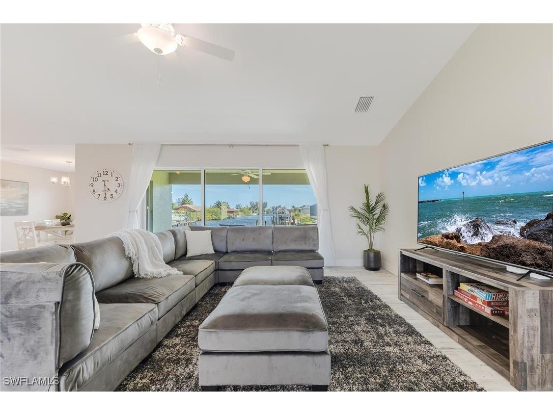 3728 Yucatan Parkway Cape Coral FL 33993 224077783 image6