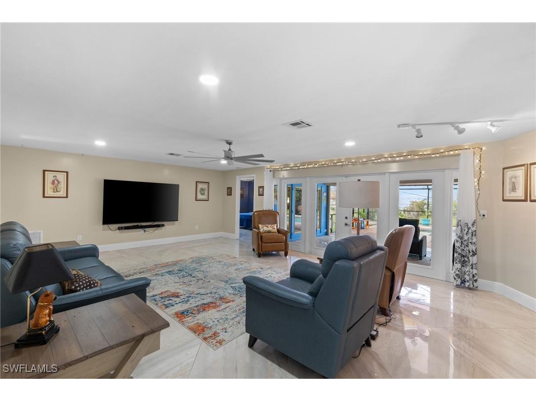 3743 Liberty Square Fort Myers FL 33908 225018905 image2