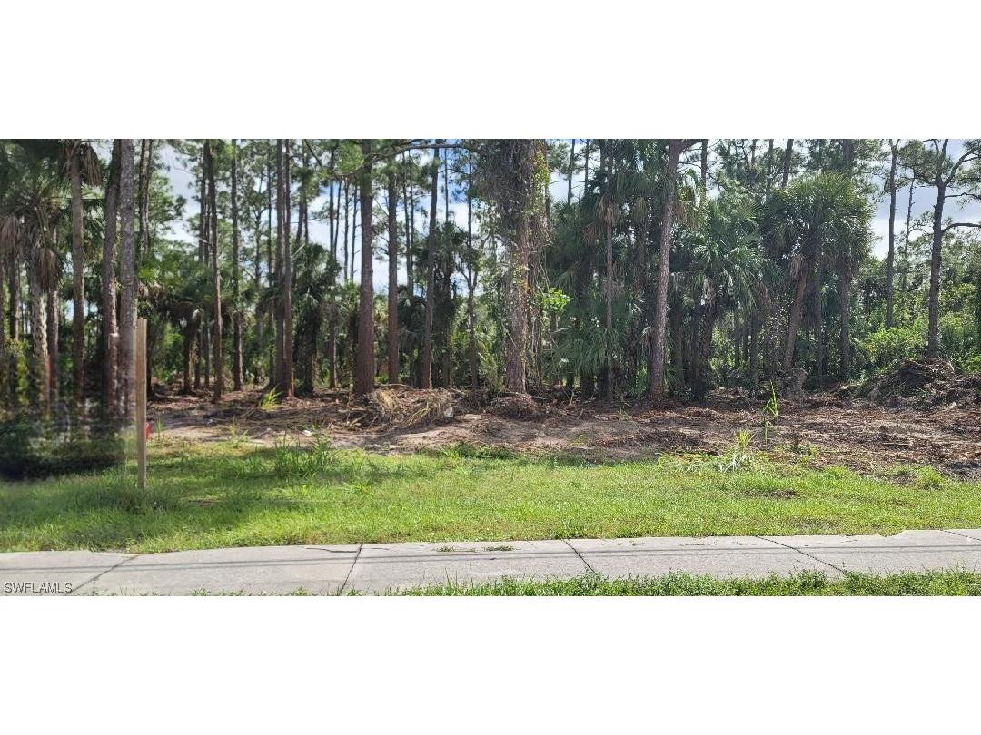 402 Richmond Avenue N Lehigh Acres FL 33972 223073104 image1