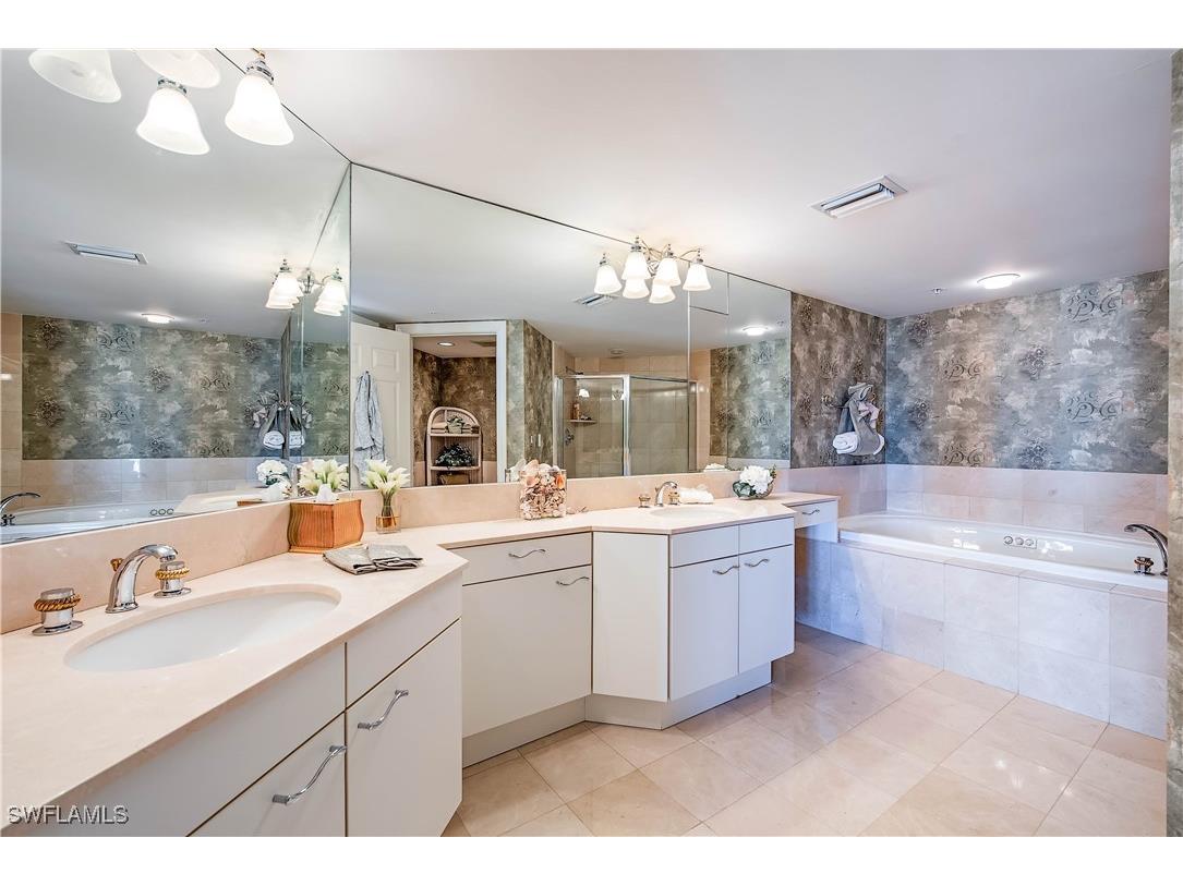 4021 Gulf Shore Boulevard N #1006 Naples FL 34103 225018571 image12