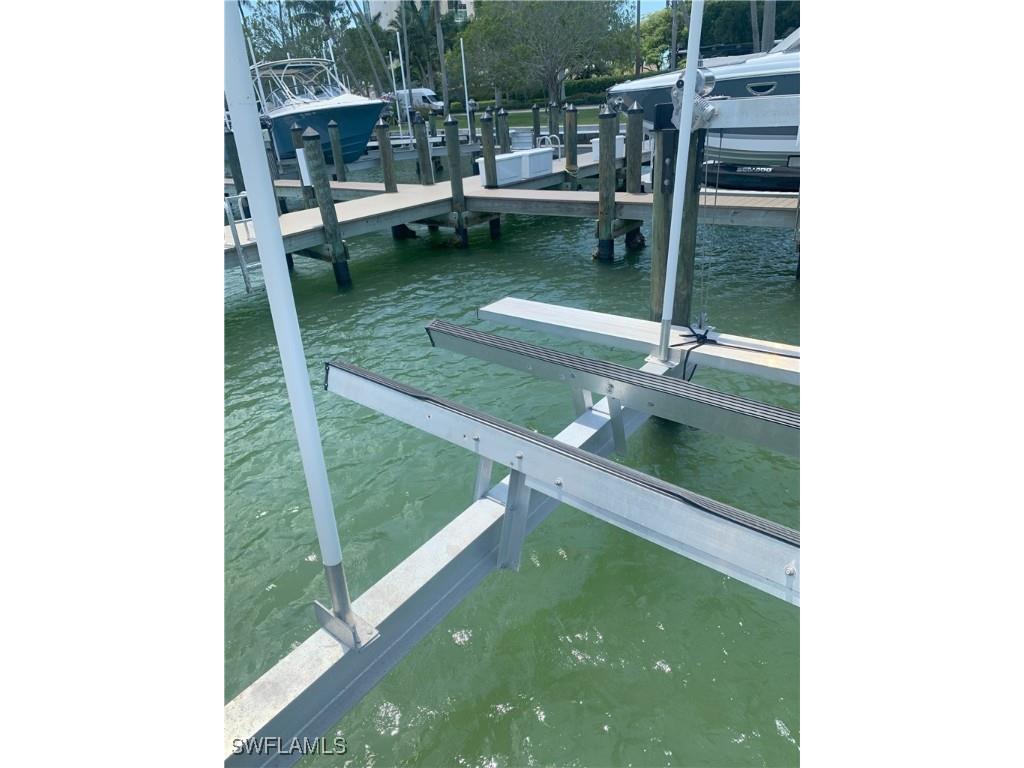 4090 Gulf Shore Boulevard N Naples FL 34103 225047766 image2