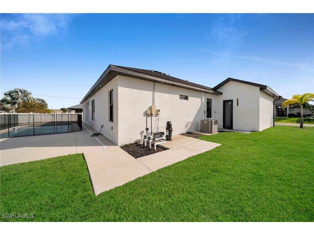 423 NW 6th Terrace Cape Coral FL 33993 225007007 image40