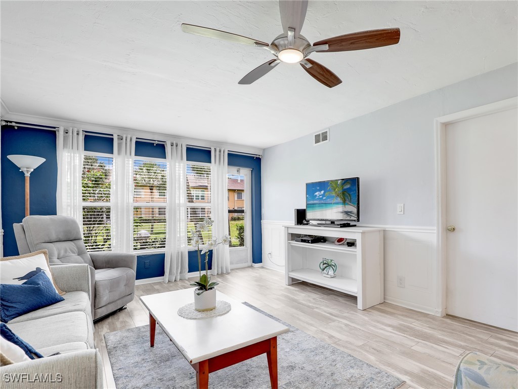 4230 Jack Frost Court #7 Naples FL 34112 225038167 image8