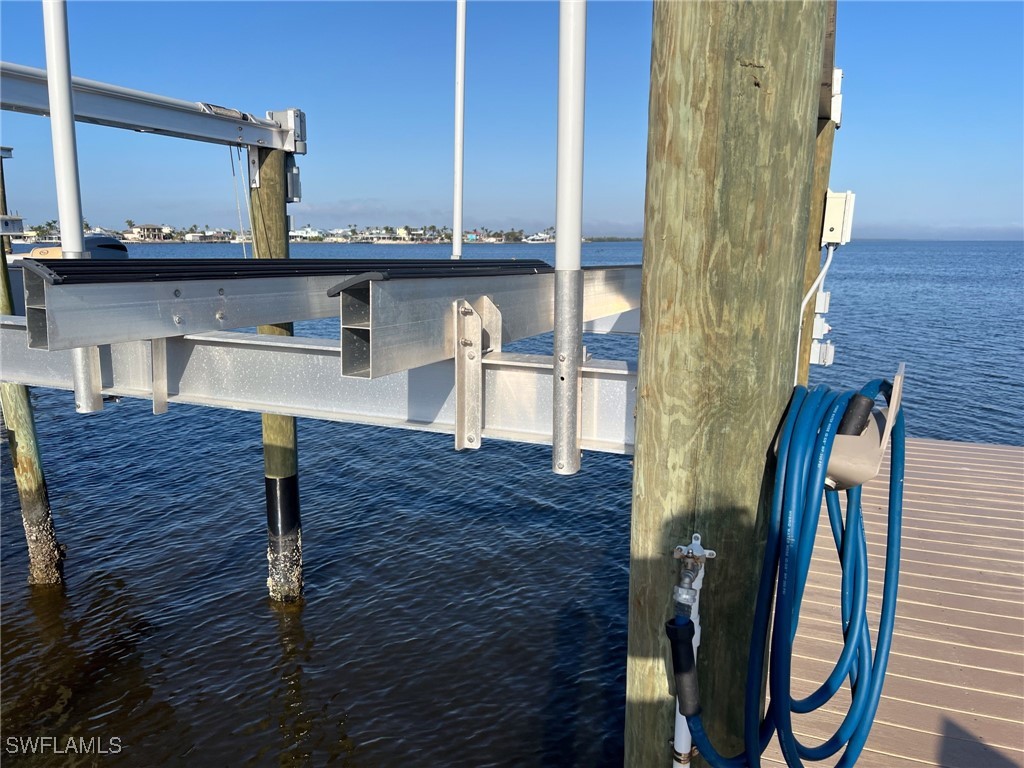 4274 Pine Island Road NW Matlacha FL 33993 225030011 image3