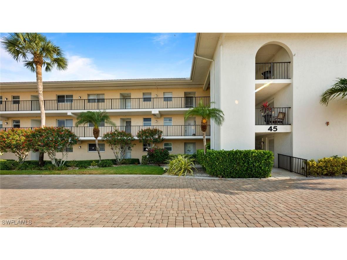 45 High Point Circle S #304 Naples FL 34103 225016460 image1