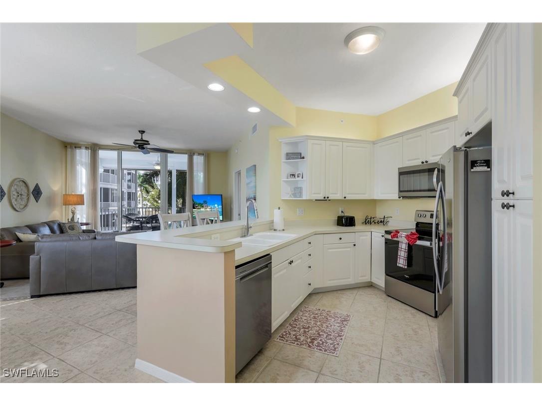 460 Launch Circle #301 Naples FL 34108 225044760 image3