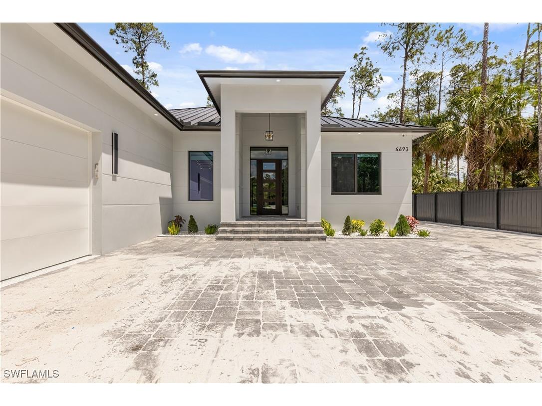 4693 13th Avenue SW Naples FL 34116 225043341 image1