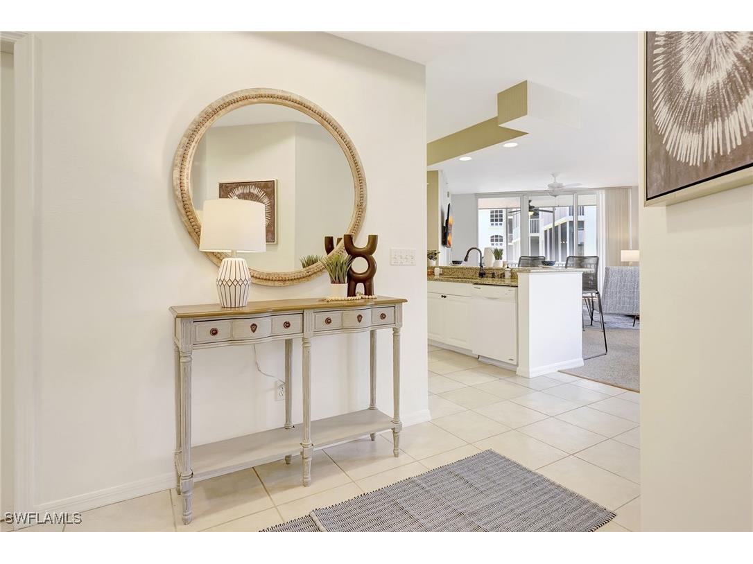 470 Launch Circle #V-405 Naples FL 34108 225052065 image1