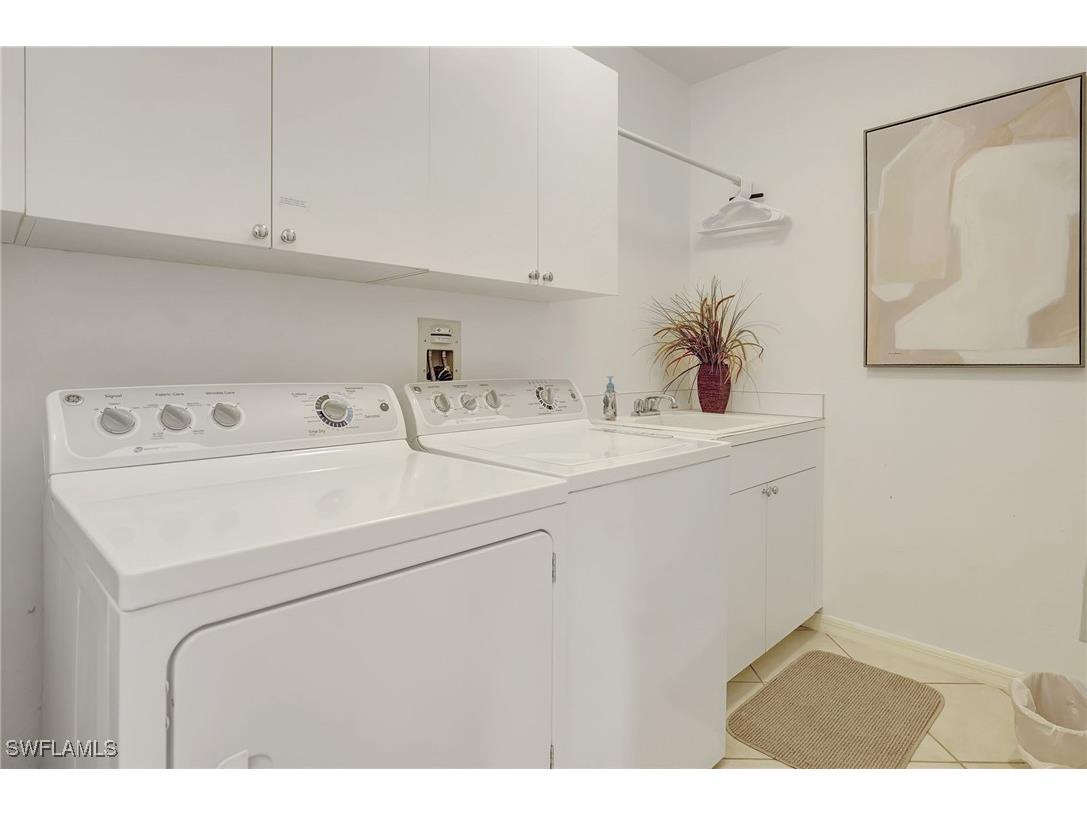 470 Launch Circle #V-405 Naples FL 34108 225052065 image28