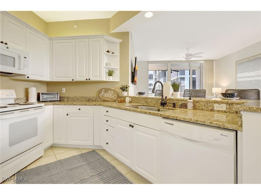 470 Launch Circle #V-405 Naples FL 34108 225052065 image3