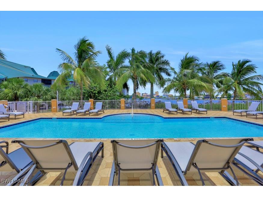 470 Launch Circle #V-405 Naples FL 34108 225052065 image34