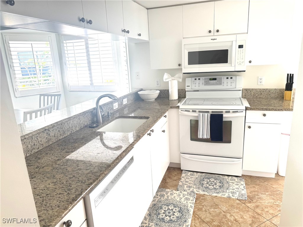 4907 Europa Drive Naples FL 34105 225037365 image1