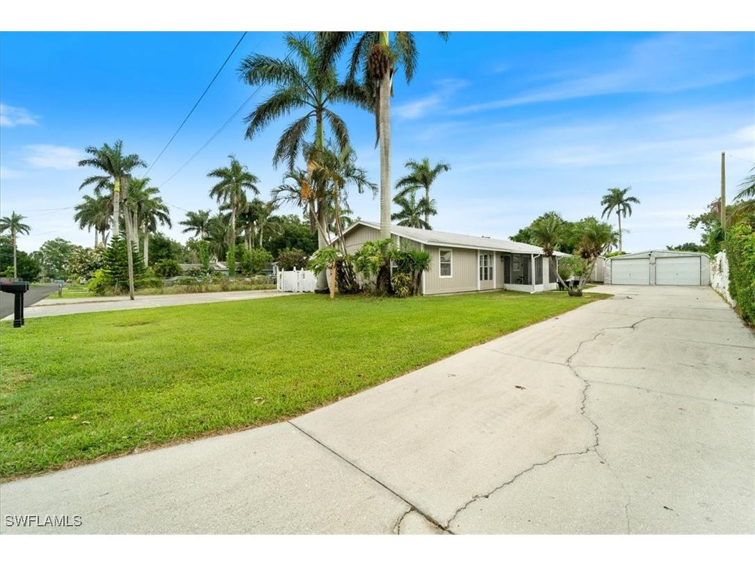 51-55 Lake Street North Fort Myers FL 33903 225052872 image1