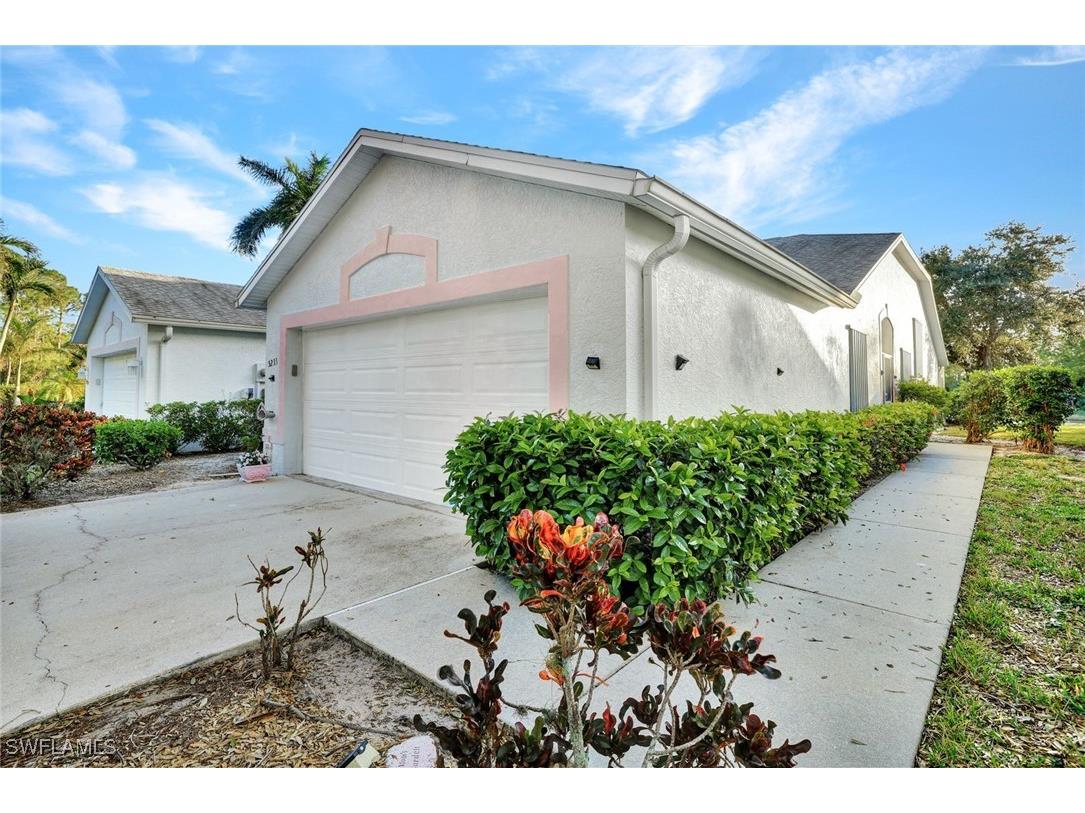 5233 Whitten Drive #64 Naples FL 34104 224084337 image1
