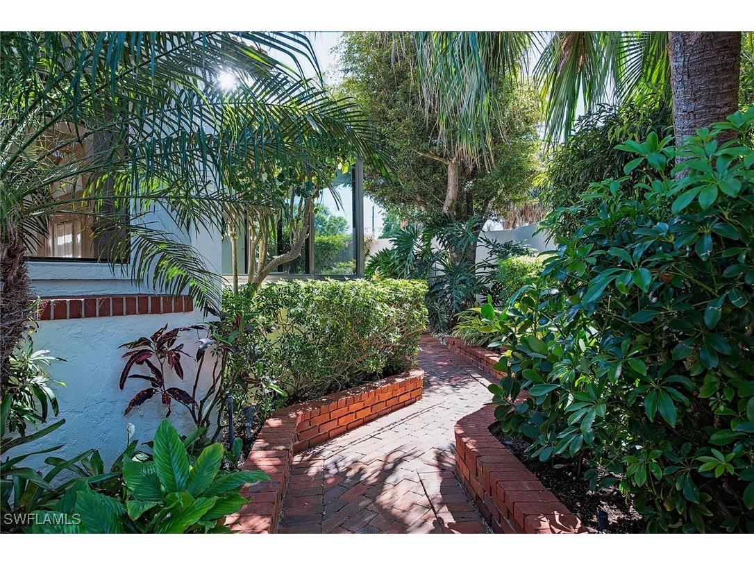 532 Bay Villas Lane Naples FL 34108 225028840 image1