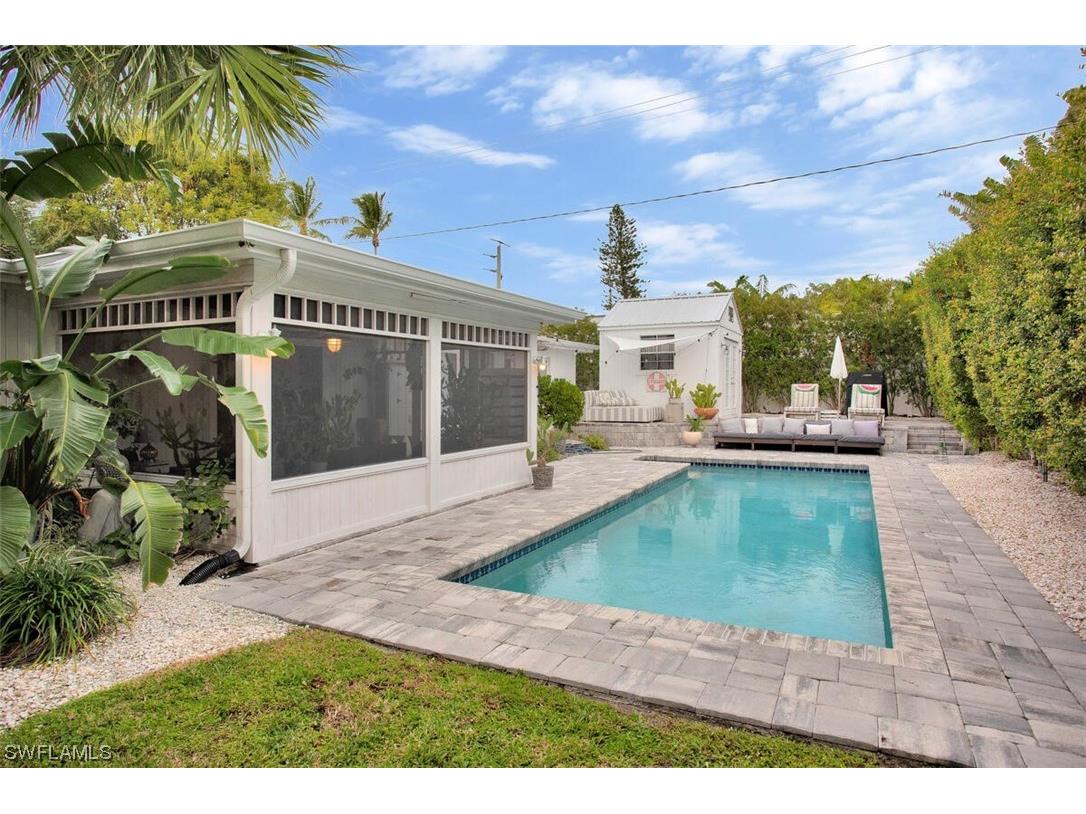 540 7th Street N Naples FL 34102 223089795 image1