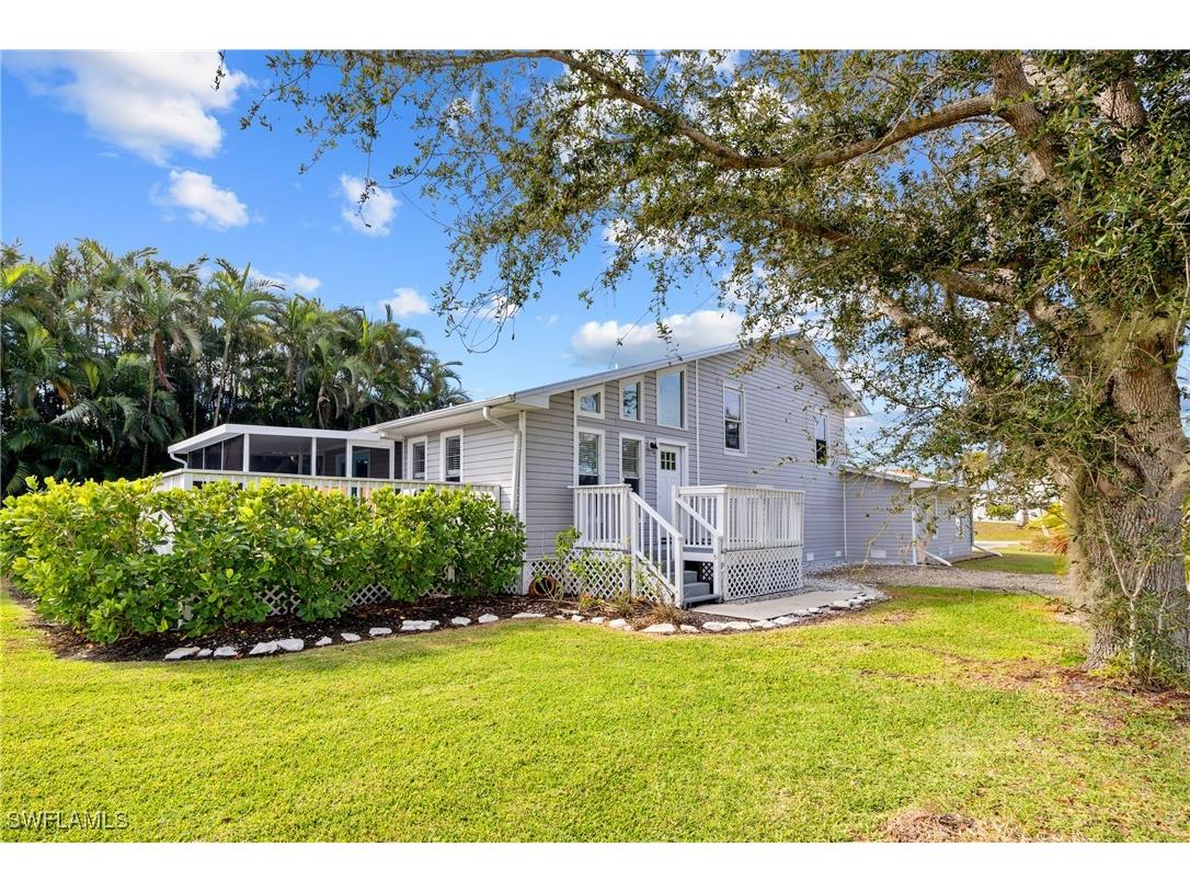 5425 Marina Drive Bokeelia FL 33922 225018220 image1