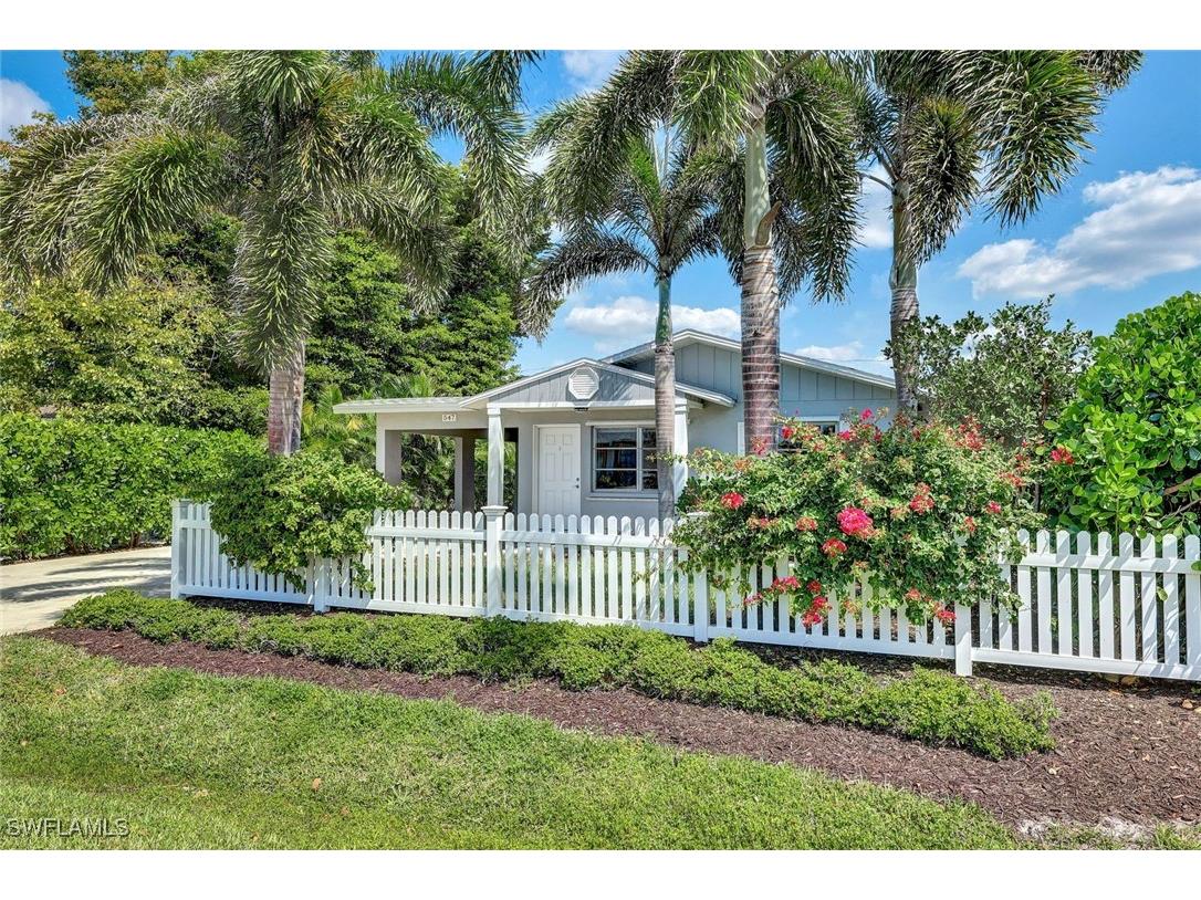 547 103rd Avenue N Naples FL 34108 225037499 image1