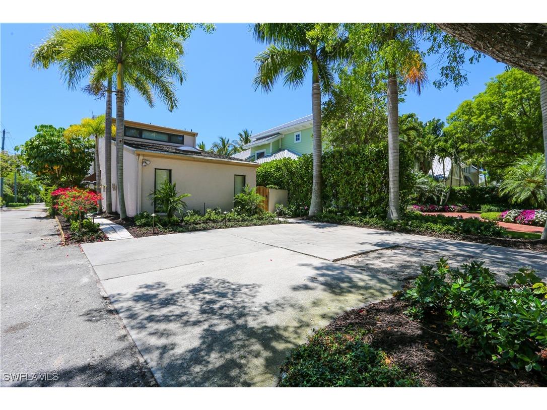 550 3rd Avenue N Naples FL 34102 225023998 image2