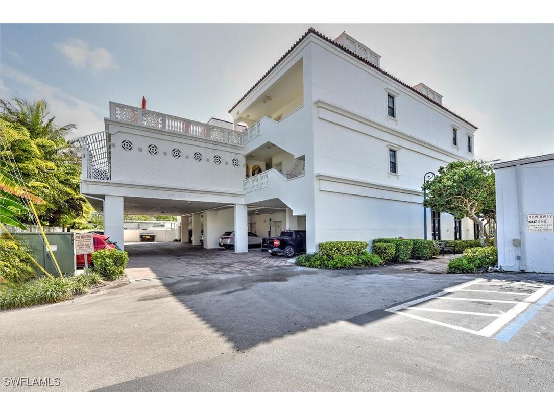 555 5th Ave S #PH-1 Naples FL 34102 225034828 image2