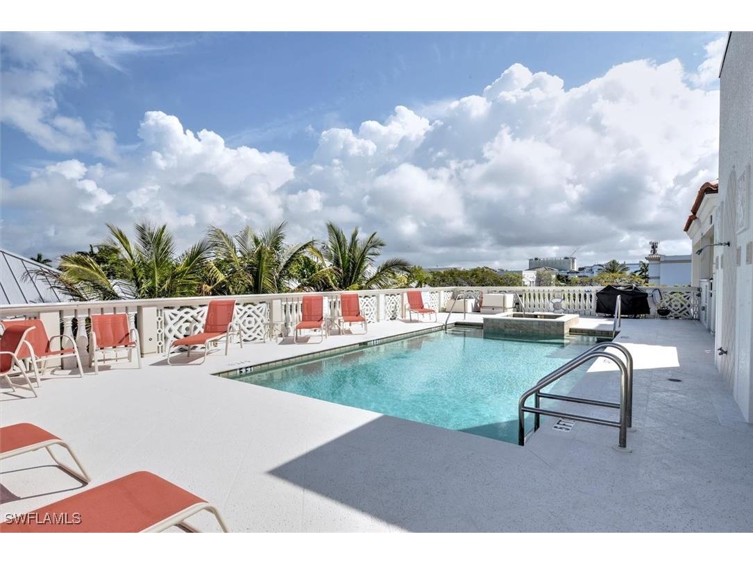 555 5th Ave S #PH-1 Naples FL 34102 225034828 image25