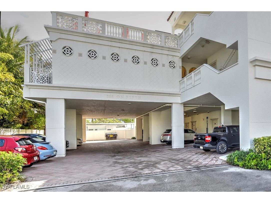 555 5th Ave S #PH-1 Naples FL 34102 225034828 image3