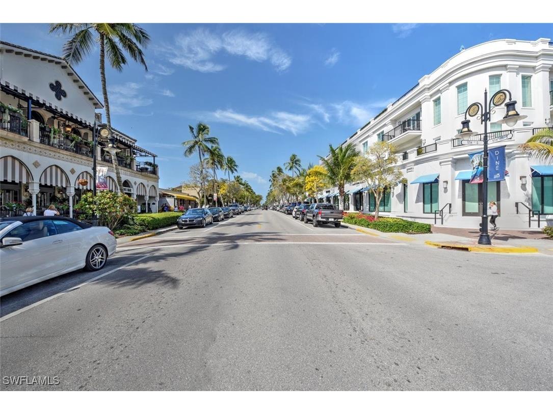 555 5th Ave S #PH-1 Naples FL 34102 225034828 image30