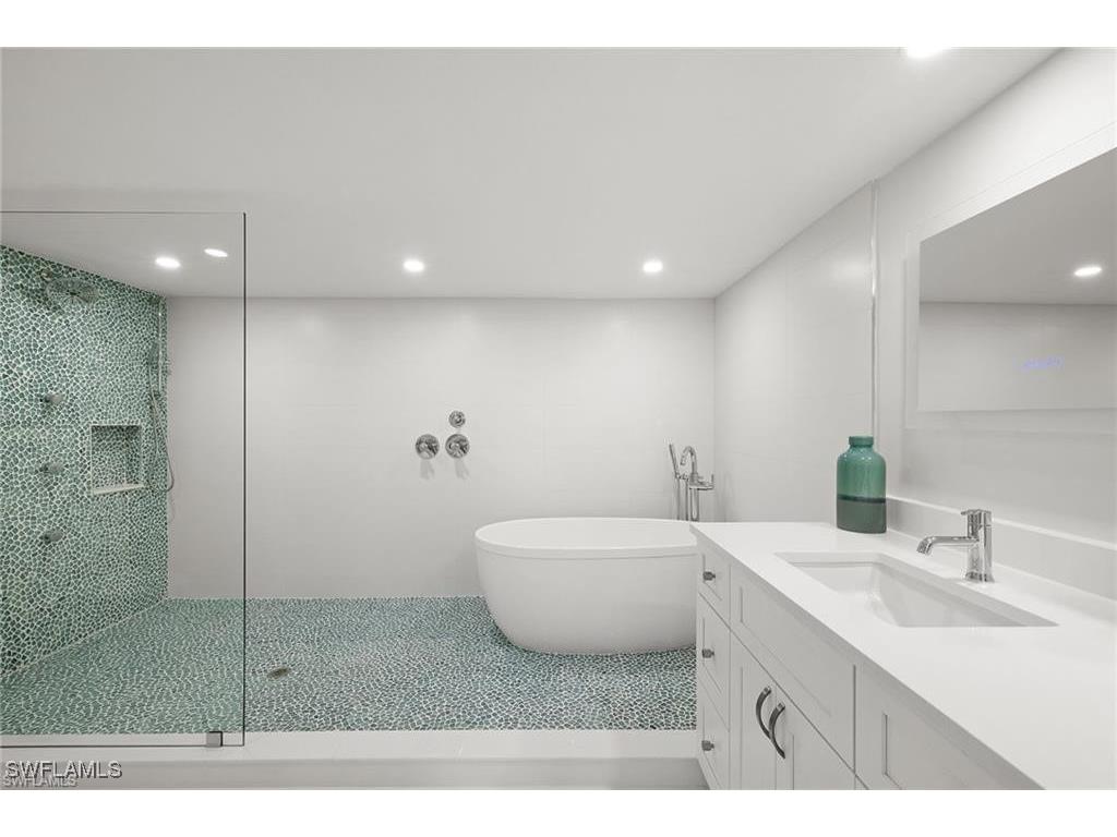 5601 Turtle Bay Drive #302 Naples FL 34108 225044566 image22