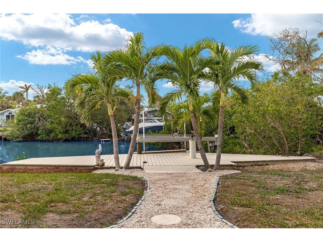 5869 Pine Tree Drive Sanibel FL 33957 225018732 image1