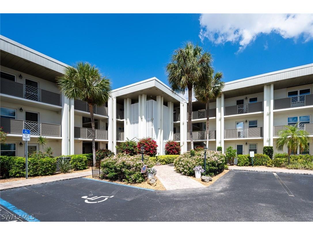 6102 Augusta Drive #210 Fort Myers FL 33907 224039194 image1